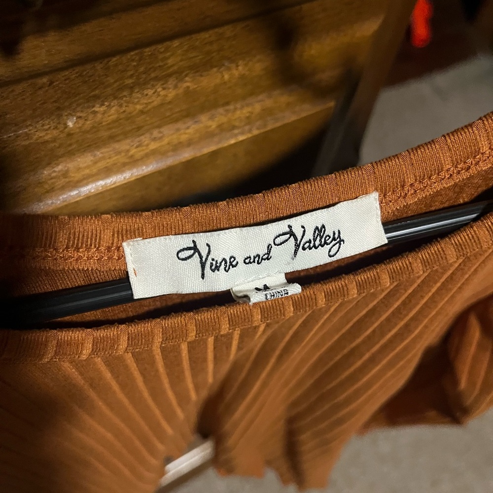 Rust Ribbed Long Sleeve Crop Top - Picture 2 of 3